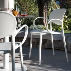 Abby Connubia® Fauteuil de jardin empilable en polypropylène recyclé