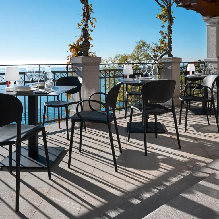 Abby Connubia® Fauteuil de jardin empilable en polypropylène recyclé