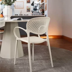 Abby Connubia® Fauteuil empilable en polypropylène recyclé avec dossier microperforé