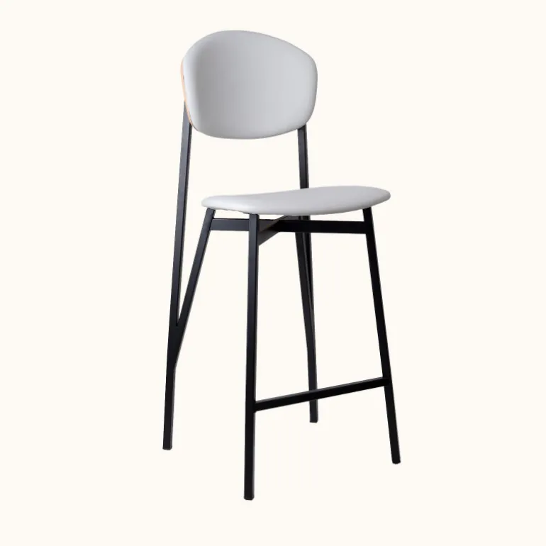 Artémis Carrier® Tabouret snack design français assise et dossier en simili dos bois et pieds en métal