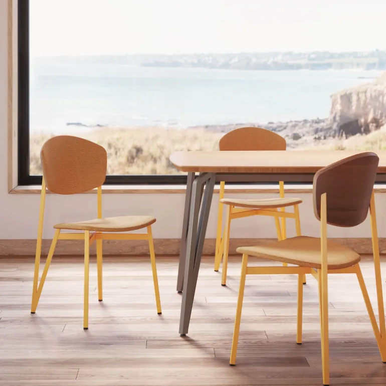 Artémis XL Carrier® Chaise design française avec assise en tissu, dos du dossier bois et pieds en métal