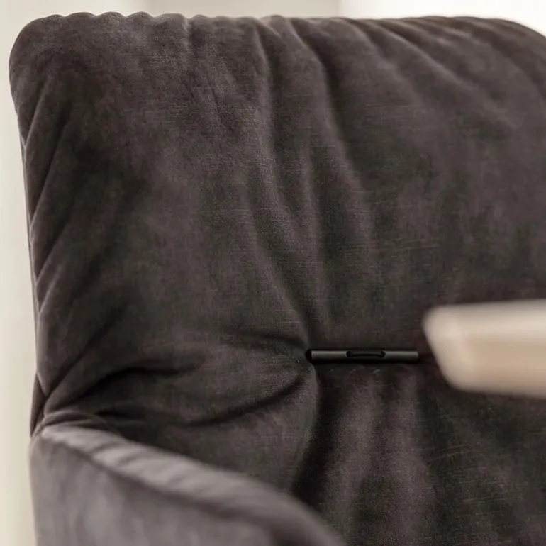 Aura Mobitec® Chaise avec accoudoirs style cocooning en tissu et pieds bois