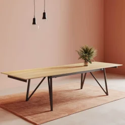 Claire Table design extensible en mélaminé imitation chêne naturel avec pieds en métal noir