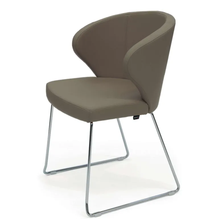 Doris P Fauteuil en synthétique et pieds en métal personnalisables