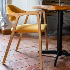 Eden Fauteuil design en bois massif et tissu