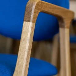 Eden Fauteuil design en bois massif et tissu