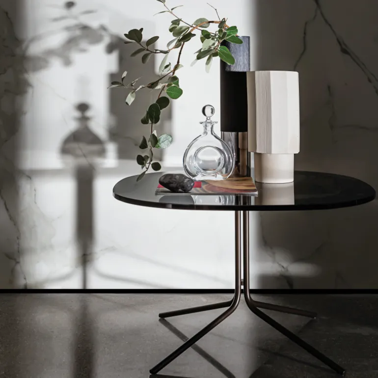 Genius Table basse design en verre et métal