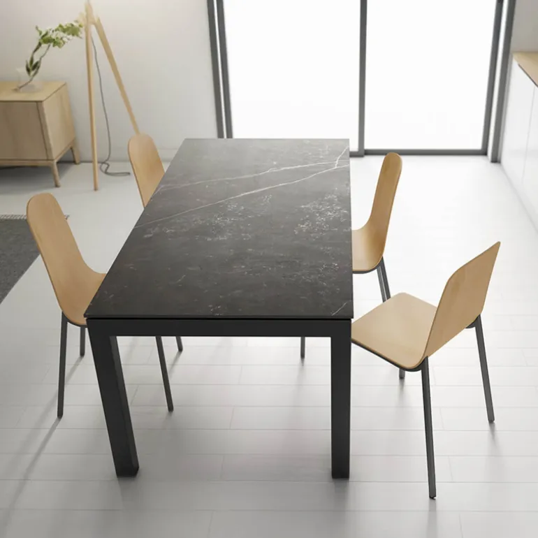 Lakera Table en Dekton avec pieds en bois massif