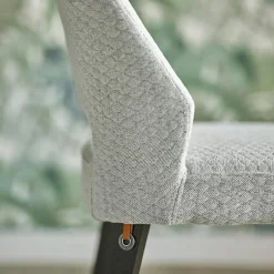 Lena Mobitec® Chaise ajourée en tissu et pieds bois style moderne