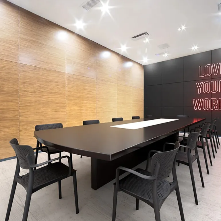 Loft Chaise moderne avec accoudoirs en polypropylène micro perforé