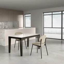 London Table design en Dekton avec pieds épingle en métal