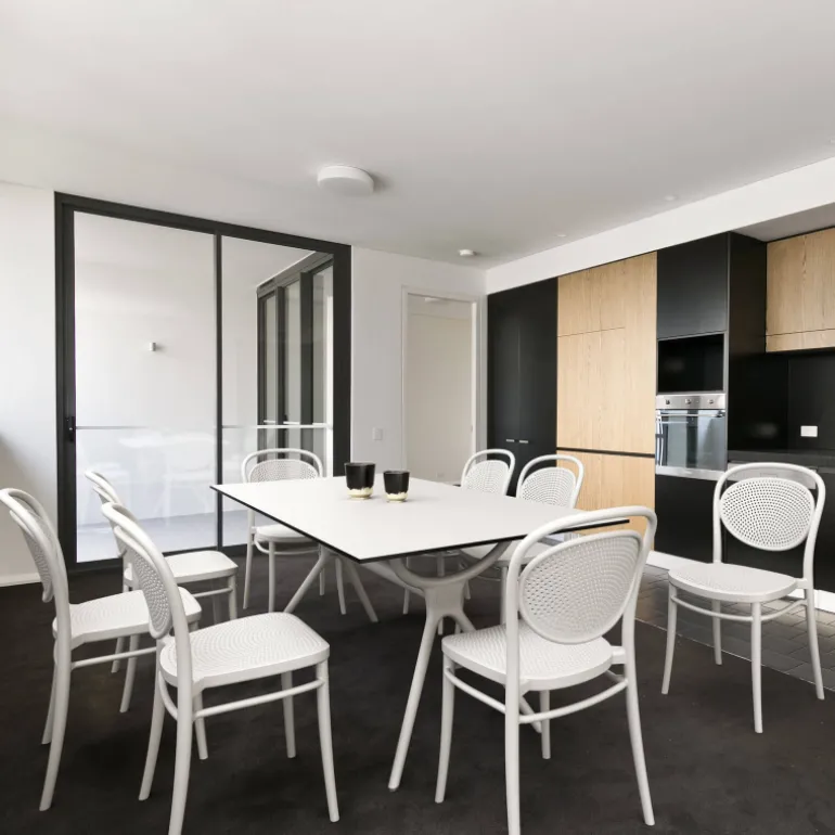 Marcel Chaise moderne empilable en polypropylène