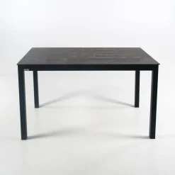 Millenium 4 Table rectangulaire en dekton et pieds en métal