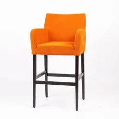 Moritz line Tabouret de bar en tissu avec accoudoirs dos matelassé et pieds en bois