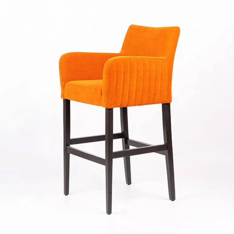 Moritz line Tabouret de bar en tissu avec accoudoirs dos matelassé et pieds en bois