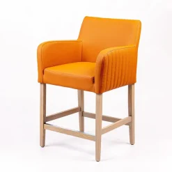 Moritz line Tabouret snack avec accoudoirs et dos matelassé pieds en bois