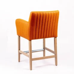 Moritz line Tabouret snack avec accoudoirs et dos matelassé pieds en bois