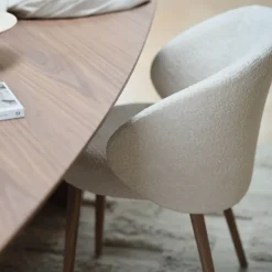 Neo Mobitec ® Fauteuil cosy confortable en tissu et pieds bois