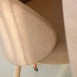 Neo Mobitec ® Fauteuil cosy confortable en tissu et pieds bois