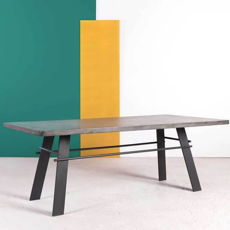 Opale Table design en béton ciré pieds métal made in France
