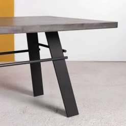 Opale Table design en béton ciré pieds métal made in France