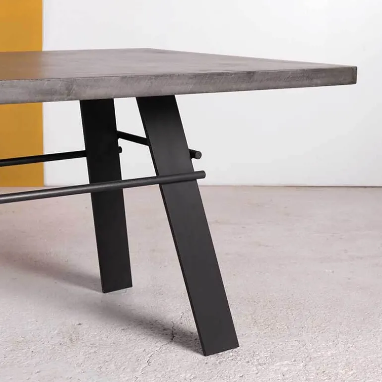 Opale Table design en béton ciré pieds métal made in France