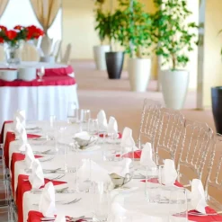 Opera Chaise Napoléon empilable revisitée en polycarbonate transparent