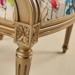 Quentin Fauteuil cabriolet Louis 16 fabrication française en tissu et bois massif