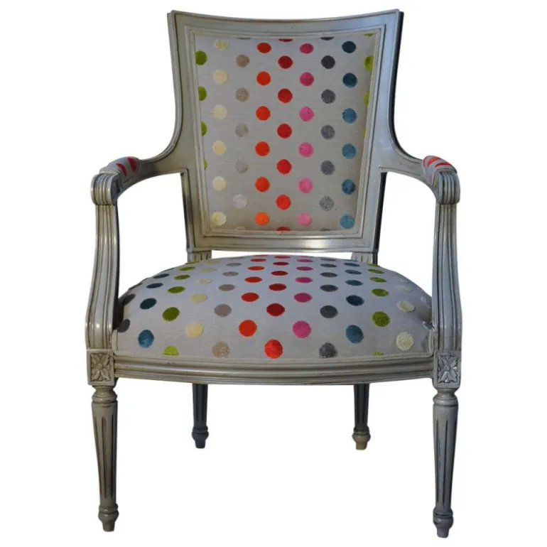 Quentin Fauteuil cabriolet Louis 16 fabrication française en tissu et bois massif