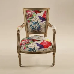 Quentin Fauteuil cabriolet Louis 16 fabrication française en tissu et bois massif