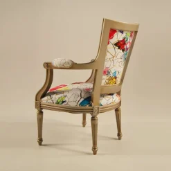 Quentin Fauteuil cabriolet Louis 16 fabrication française en tissu et bois massif