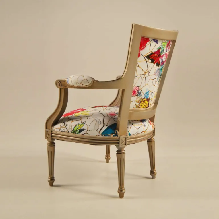 Quentin Fauteuil cabriolet Louis 16 fabrication française en tissu et bois massif