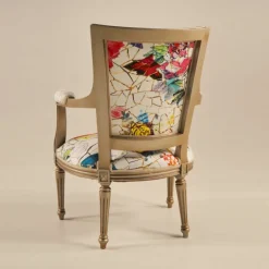 Quentin Fauteuil cabriolet Louis 16 fabrication française en tissu et bois massif