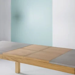 Repas Table française extensible en béton ciré et bois massif