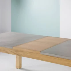 Repas Table française extensible en béton ciré et bois massif