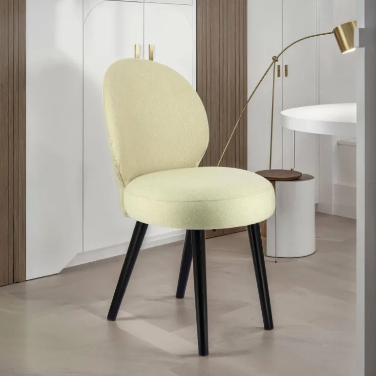 Severus Chaise cosy en tissu et pieds bois