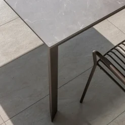 Sirocco Table de jardin moderne en stratifié et métal