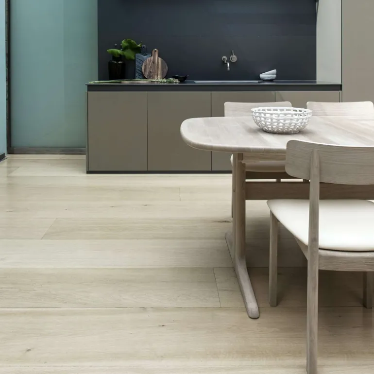 SM74 Table en bois massif scandinave elliptique avec allonges et piétement latéral