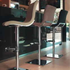 Steve Tabouret réglable et pivotant en synthétique et métal