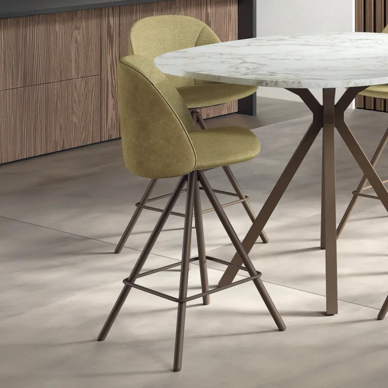 Swiftie Tabouret snack pivotant en tissu avec pieds en métal