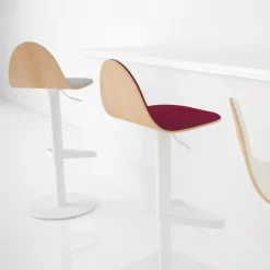 Tabu Tabouret réglable et pivotant design en bois