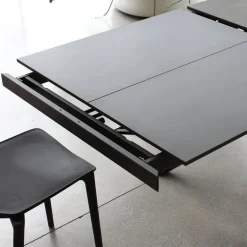 Tokyo Petite table carrée design extensible avec piètement central mikado