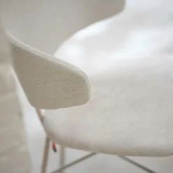 Toro Mobitec ® Fauteuil minimaliste cosy en tissu avec pieds en métal