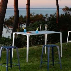 Valence Carrier® Table snack industrielle rectangulaire pour jardin en métal