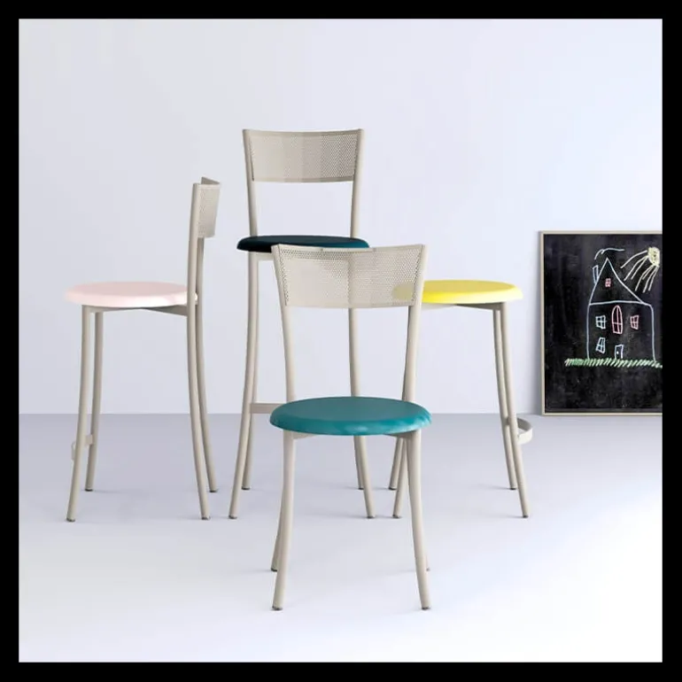 Wasabi Carrier® Chaise moderne en synthétique et métal dossier ajouré