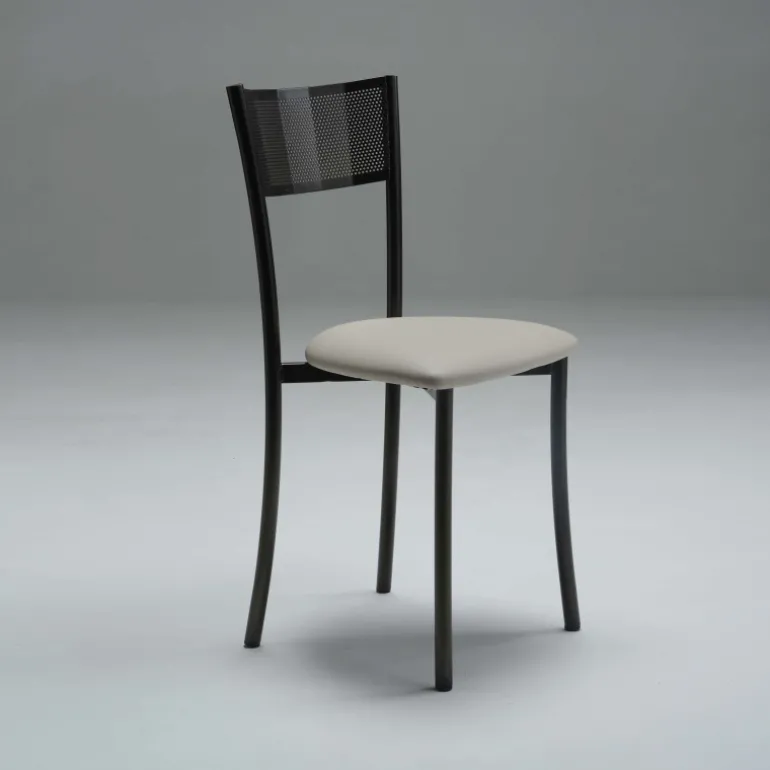 Wasabi Carrier® Chaise moderne en synthétique et métal dossier ajouré