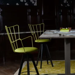 Well Carrier® Tabouret snack design pivotant en synthétique et métal