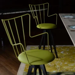 Well Carrier® Tabouret snack design pivotant en synthétique et métal