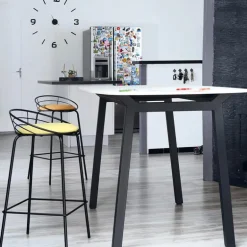 Yaël Carrier® Tabouret haut français rembourré en métal et simili